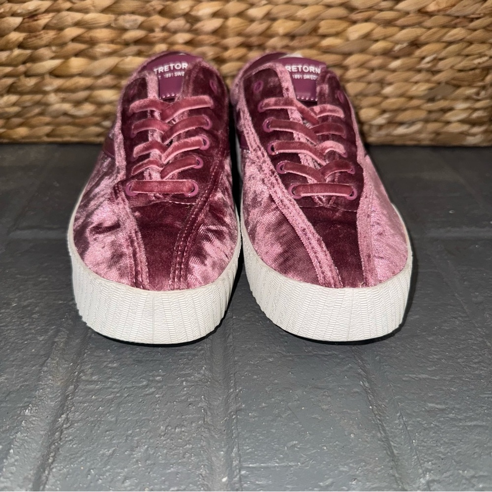 Tretorn Nylite Bold Shoes Women 7.5 Mauve Crushed Velvet Platform Lace Up Casual - Picture 9 of 13